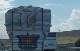 Saman yüklü kamyonlar kazalara davetiye çıkarıyor