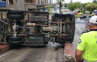 Samsun’da kamyonet devrildi: 1 yaralı