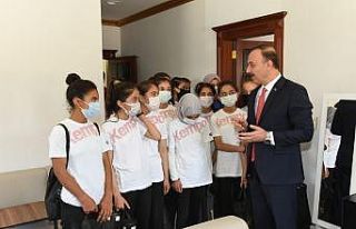 Şanlıurfa Valisinden hentbolcu kızlara destek