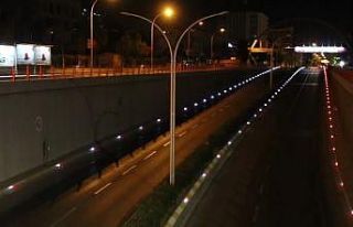 Şanlıurfa’da alt geçitlere Türk bayrağı renginde...