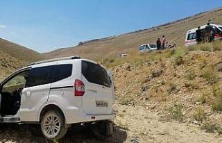 Şarampole devrilen aracın sürücüsü hayatını...