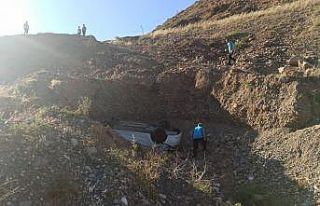 Şarampole uçan otomobildeki 4 kişi ağır yaralandı