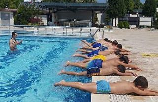 Saruhanlı Belediyesi yüzme kursları başladı