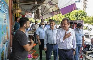 Seçer, Tarsus’ta vatandaşlarla bayramlaştı