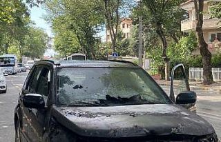 Şehir merkezinde seyir halindeki cip alevlere teslim...