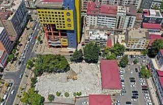 Şehir meydanı için eski adliye binası yıkıldı,...