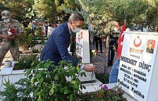 Şehitlikte hüzünlü bayramlaşma