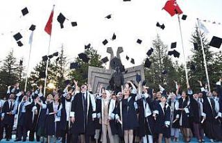 Selçuk Üniversitesinde genç diş hekimleri diplomalarını...