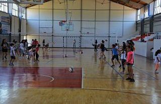 Selçuk’ta yaz spor okulu açıldı