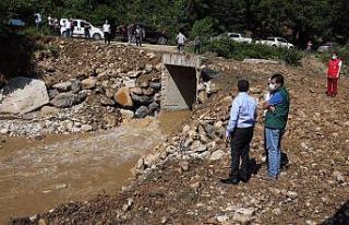 Selde çöken bölgelere geçici yollar yapıldı