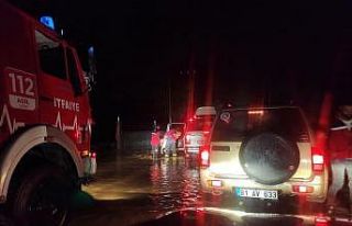 Selde evinde mahsur kalan kadın korku dolu anlar...