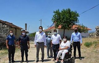 Selendi’de engelli vatandaşlara tekerlekli sandalye...