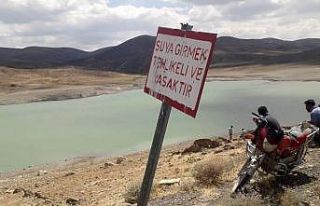Serinlemek için gölete giren çocuk boğuldu