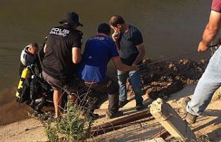 Serinlemek için kanala giren 14 yaşındaki çocuğun...