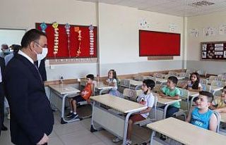 Siirt Valisi Hacıbektaşoğlu, öğrencilerle, karne...