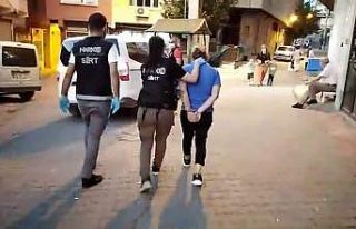 Siirt’te evinde uyuşturucu yakalanan kadın gözaltına...