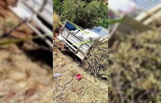 Siirt’te tarım aracı bahçeye uçtu, sürücü...