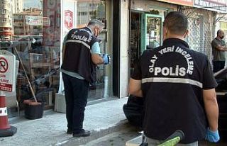 Silahını denerken kendini vurdu