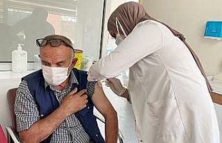 Silvan’da aşı timleri iş başında