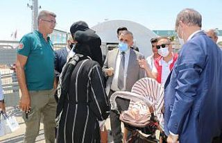 Sınırda bayram sevinci