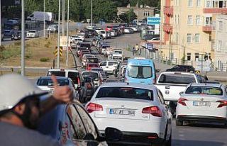 Sinop’ta 3 kilometrelik araç kuyruğu