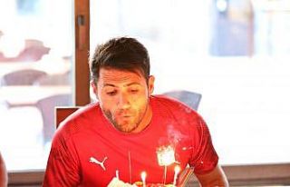 Sivasspor’da kaleci Ali Şaşal’a sürpriz doğum...