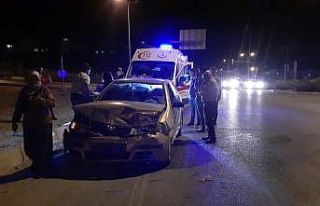 Söke’de 2 araç kafa kafaya çarpıştı: 3 yaralı