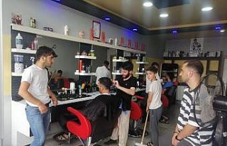 Solhan’da berberlerde arefe günü yoğunluğu