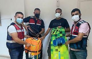 Sörf yaparken hırsızlar malzemelerini çaldı