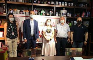 Spor salonunda aşı standı kuruldu