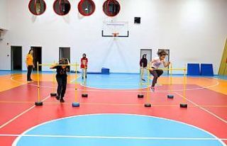 Spor sınavlarına girecek öğrenciler burada hazırlanıyor