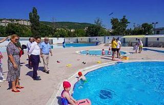 Su eğlence dünyasındaki çocuklarla bir araya geldi