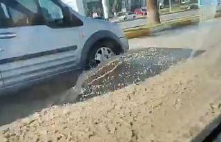 Su toplamak için kurulan bent yıkıldı, karayolu...
