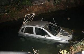 Sulama kanalına uçan otomobilden burnu bile kanamadan...