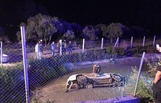 Sulama kanalına uçtu, otomobilini bırakıp gitti