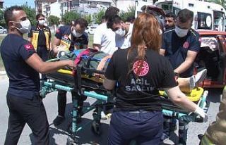 Sultanbeyli’de otomobil ile ticari taksi çarpıştı:...