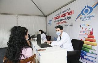 Sultangazi Belediyesi lise tercih sürecinde de gençlerin...