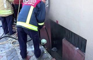 Sultangazi’de bodrum katında yangın çıktı