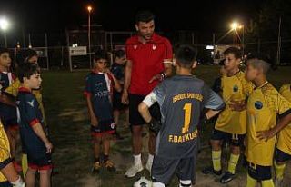 Süper Lig hakemi Öztürk miniklerin maçını yönetti