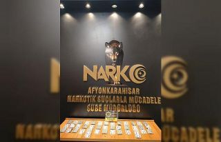 Şüphe üzerine durdurulan araçta 596 adet uyuşturucu...