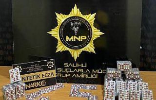 Şüpheli araçtan 2 bin 128 adet sentetik ecza hap...