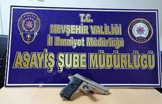 Şüpheli şahsın üzerinden kurusıkı tabanca ele...