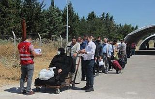 Suriyelilerin bayram yolculuğu başladı