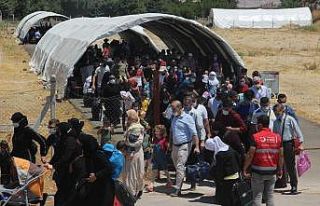 Suriyelilerin vatan hasreti sıcaklık dinlemiyor