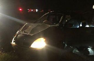 Sürücüsü uyuyan otomobil şarampole uçtu: 2 yaralı