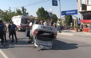 Takla atan araçtan inanılmaz kurtuluş kamerada:...