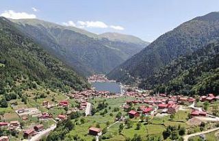 Tam kapanmanın ardından tatilciler Uzungöl’e...