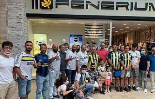 Taraftarlar Highway’deki Fenerium’a akın etti