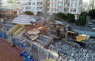 Tarihi 5 Ocak Stadyumu’nda yıkım başladı