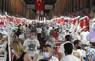 Tarihi çarşılarda bayram hareketliliği